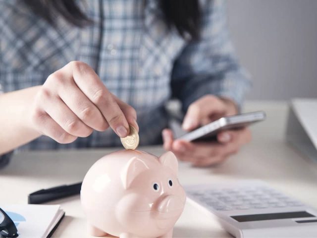 Codes promo, cashback, newsletters… Quelle méthode d’économie est la plus efficace ?